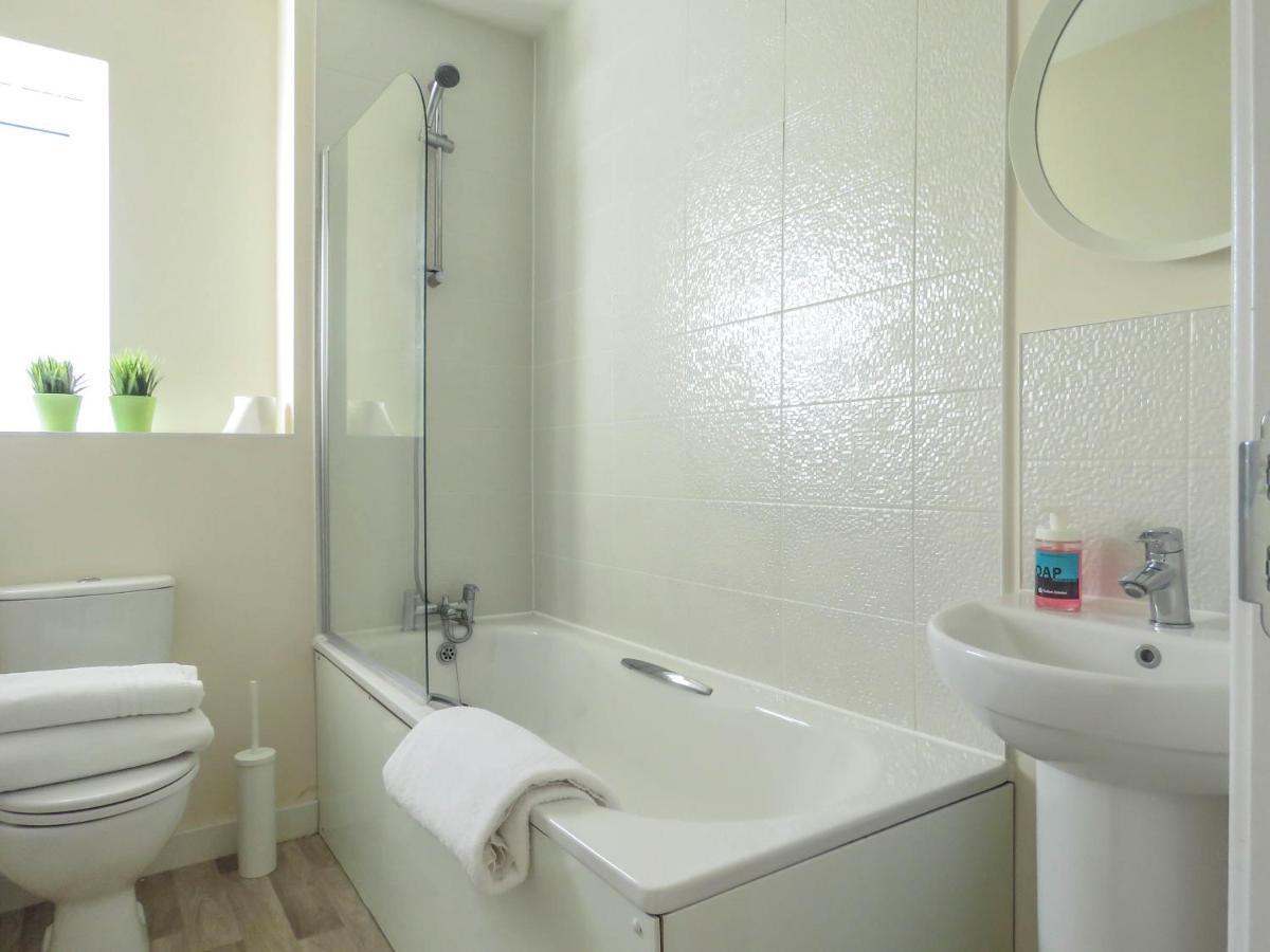 ברמינגהאם Tudors Esuites 4 Bedroom House Driveway & Garden מראה חיצוני תמונה
